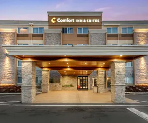 Photo 2 - Comfort Inn & Suites Tigard near Washington Square