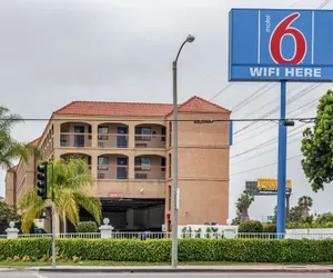 Photo 2 - Motel 6 Gardena, CA - South