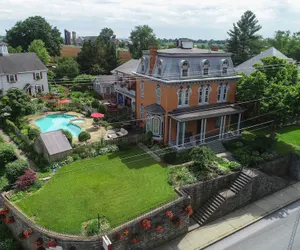 Photo 2 - Greystone Manor Bed & Breakfast