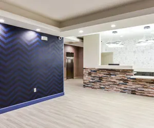 Photo 5 - Hollywood Inn Suites Hotel