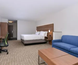 Photo 5 - Holiday Inn Express Alliance by IHG