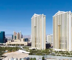 Photo 2 - StripViewSuites at Signature