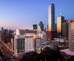 Photo 2 - Courtyard by Marriott Dallas Downtown/Reunion District