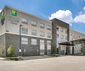 Photo 2 - Holiday Inn Express And Suites Denton South, an IHG Hotel