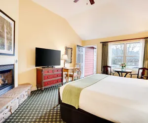 Photo 4 - Oregon Garden Resort