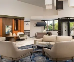 Photo 2 - Fairfield Inn & Suites by Marriott Miami Airport South