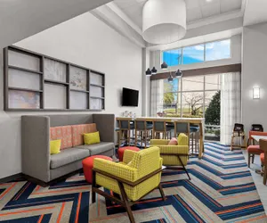 Photo 4 - Hampton Inn & Suites Charlotte Airport