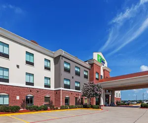 Photo 2 - Holiday Inn Express Hotel & Suites Sealy by IHG