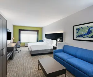 Photo 3 - Holiday Inn Express Hotel & Suites Sealy by IHG