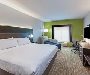 Photo 5 - Holiday Inn Express Hotel & Suites Sealy by IHG