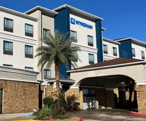 Photo 2 - Wyndham Lake Charles Casino Area