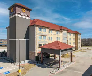 Photo 2 - La Quinta Inn & Suites by Wyndham Allen at The Village