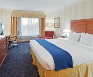 Photo 4 - Holiday Inn Express Hotel & Suites Santa Cruz by IHG