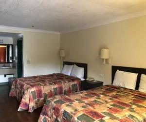 Photo 4 - Travelers Inn