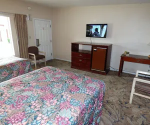 Photo 4 - Sands Motel