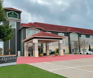 Photo 2 - La Quinta Inn & Suites by Wyndham Waxahachie