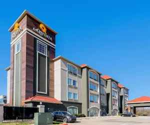 Photo 2 - La Quinta Inn & Suites by Wyndham Fort Worth Eastchase