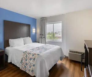 Photo 5 - SureStay Plus Hotel by Best Western Niagara Falls East