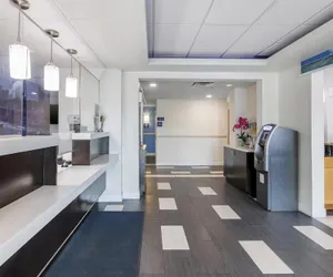 Photo 2 - SureStay Plus Hotel by Best Western Niagara Falls East
