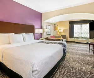 Photo 2 - La Quinta Inn & Suites by Wyndham Houston - Magnolia