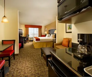 Photo 3 - Holiday Inn Express Hotel & Suites Uvalde, an IHG Hotel