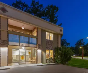Photo 2 - Super 8 by Wyndham Traverse City