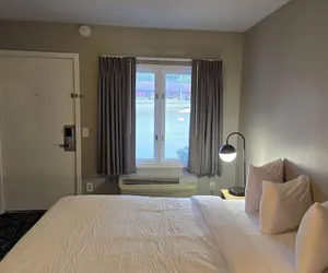 Photo 5 - Super 8 by Wyndham Traverse City