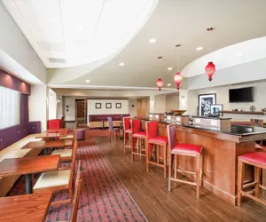 Photo 3 - Hampton Inn Richmond Airport