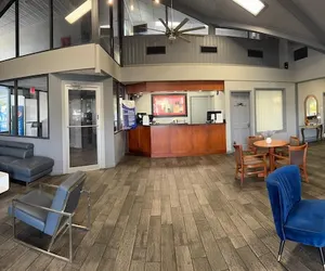 Photo 4 - Budget Inn Sanford