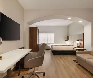 Photo 2 - La Quinta Inn & Suites by Wyndham Port Arthur