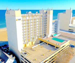 Photo 2 - Comfort Suites Beachfront