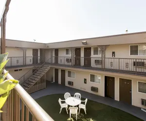 Photo 2 - Beverly Inn