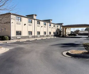 Photo 2 - Econo Lodge Inn & Suites Little Rock SW