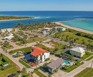 Photo 2 - The Royal Inn Beach Hotel Hutchinson Island