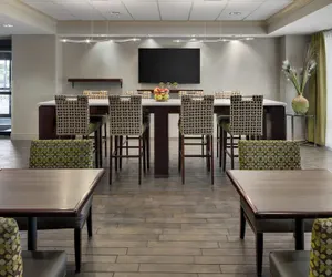 Photo 4 - Hampton Inn Rochester Irondequoit