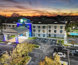 Photo 2 - Holiday Inn Express & Suites Jacksonville - Atlantic Beach by IHG