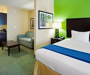 Photo 4 - Holiday Inn Express & Suites Newport S, an IHG Hotel