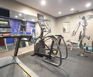 Photo 2 - Holiday Inn Express Hotel and Suites St. Charles by IHG