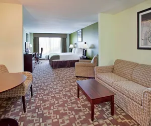 Photo 5 - Holiday Inn Express Hotel and Suites St. Charles by IHG