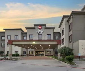 Photo 2 - Best Western Plus Texoma Hotel & Suites