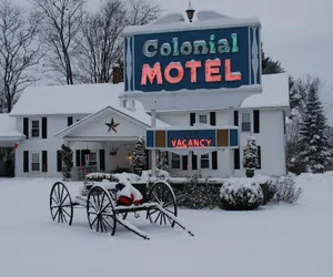 Photo 2 - Colonial Motel