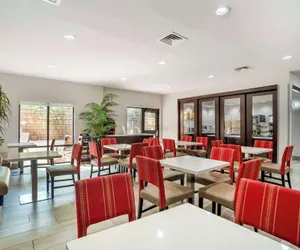 Photo 2 - Comfort Suites At WestGate Mall