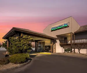 Photo 2 - Edgewater Inn and Suites, an Ascend Collection Hotel