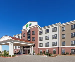 Photo 2 - Holiday Inn Express Hotel and Suites Pryor, an IHG Hotel