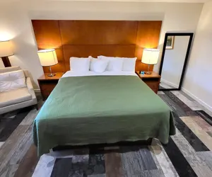 Photo 4 - Shelton Inn