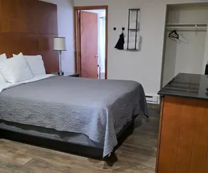 Photo 5 - Shelton Inn