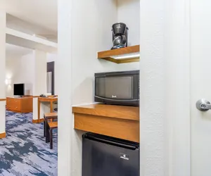 Photo 4 - Fairfield Inn & Suites by Marriott Madison East