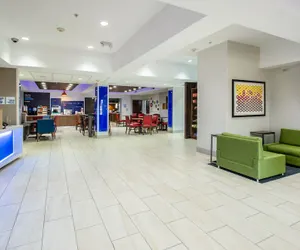 Photo 4 - Holiday Inn Express & Suites Olathe South, an IHG Hotel