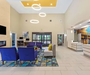 Photo 4 - La Quinta Inn & Suites by Wyndham NE Long Beach/Cypress