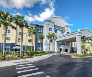 Photo 2 - Fairfield Inn & Suites by Marriott Naples